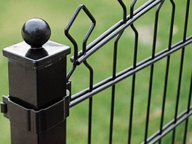 Pyramid Mesh Fence