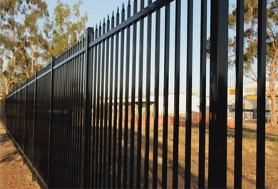 What is the difference between a cold-galvanized fence and a hot-dip galvanized fence