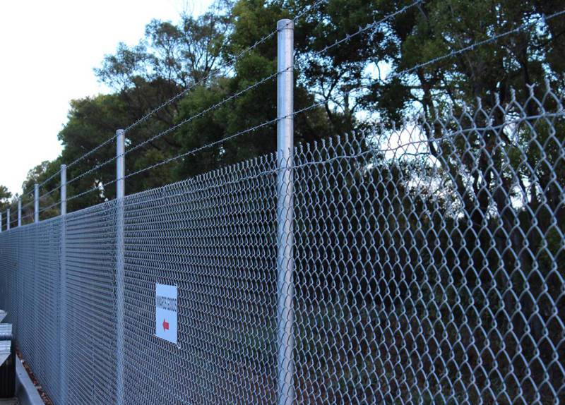 Briefly describe the use process of Chain Link Fence