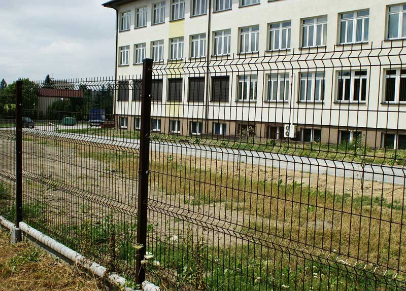 The difference between bilateral fence and welded fence