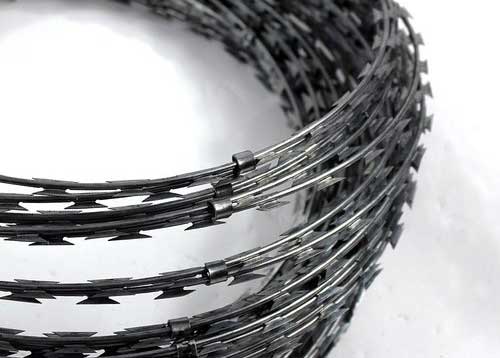 Knife barbed wire fence