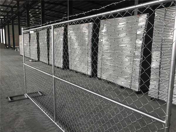 Air permeability special effects using chain link fence