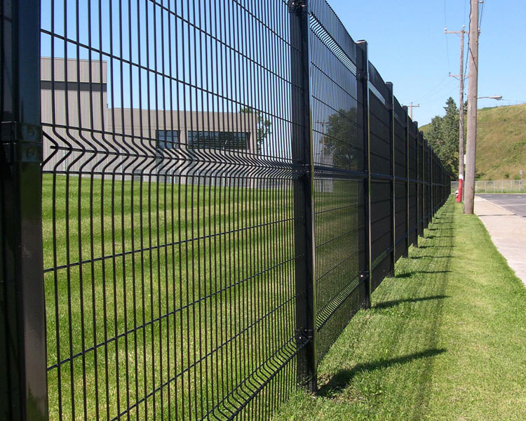 Features and advantages of welded wire mesh fence.
