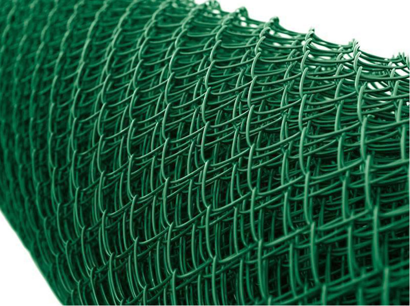 How to maintain plastic-coated chain link fence