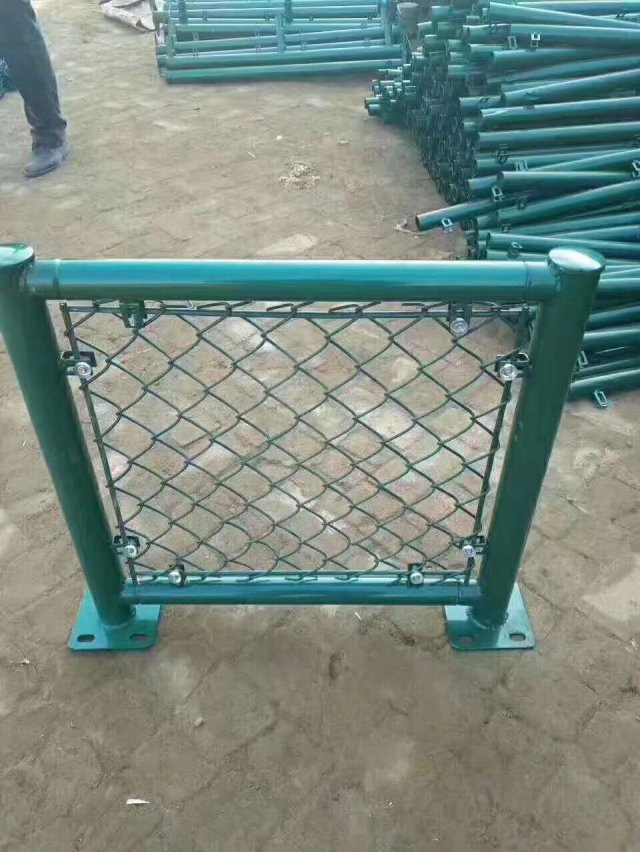 Chain link fence spraying process steps