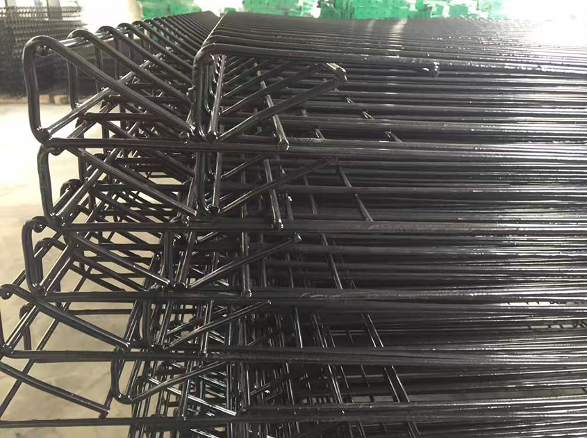 Different Types of Metal Fences for Home and Business Use