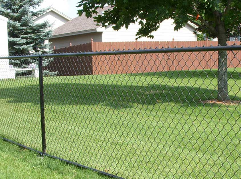 Advantages and Applications of Chain Link Fences