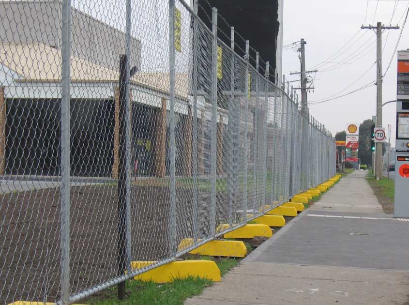 Metal Fences: Protecting and Beautifying Your Space