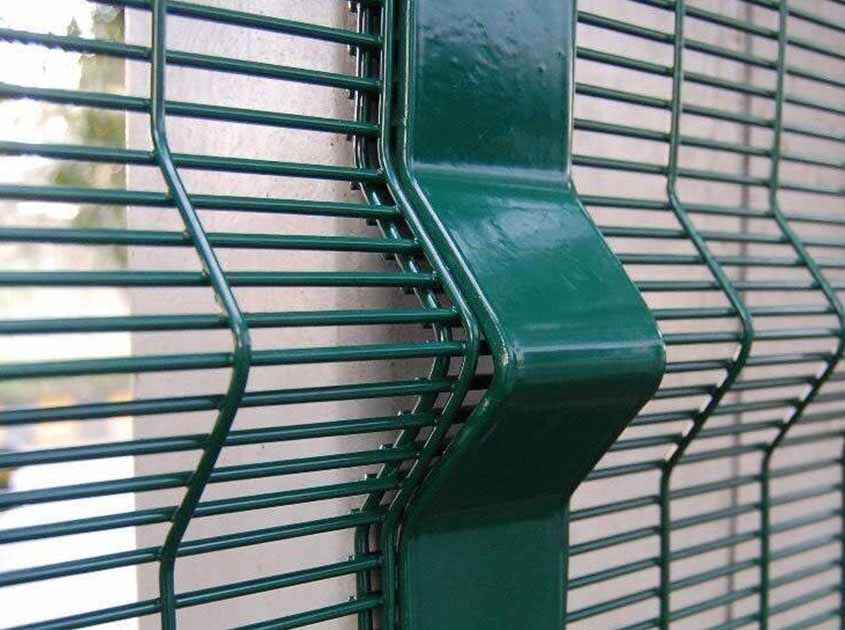Comparison Between V-Fold and Non-V-Fold 358 Security Fences