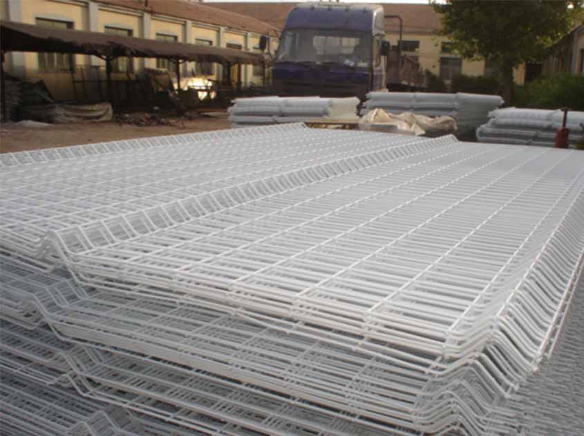 Uncompromised Privacy: Welded Wire Mesh Fence for Residential Peace of Mind