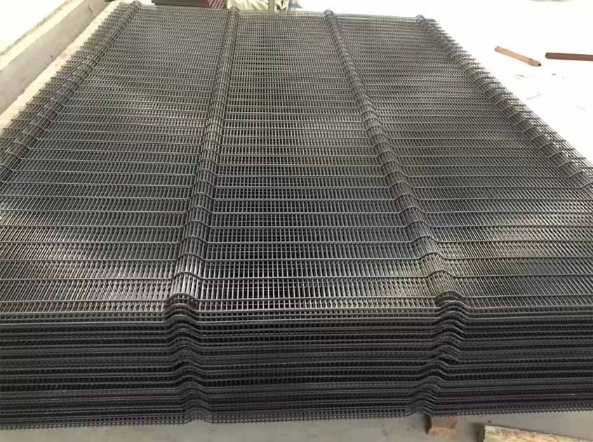 Welded Wire Mesh Fence: An Indestructible Protective Wall That Makes Thieves Howl!