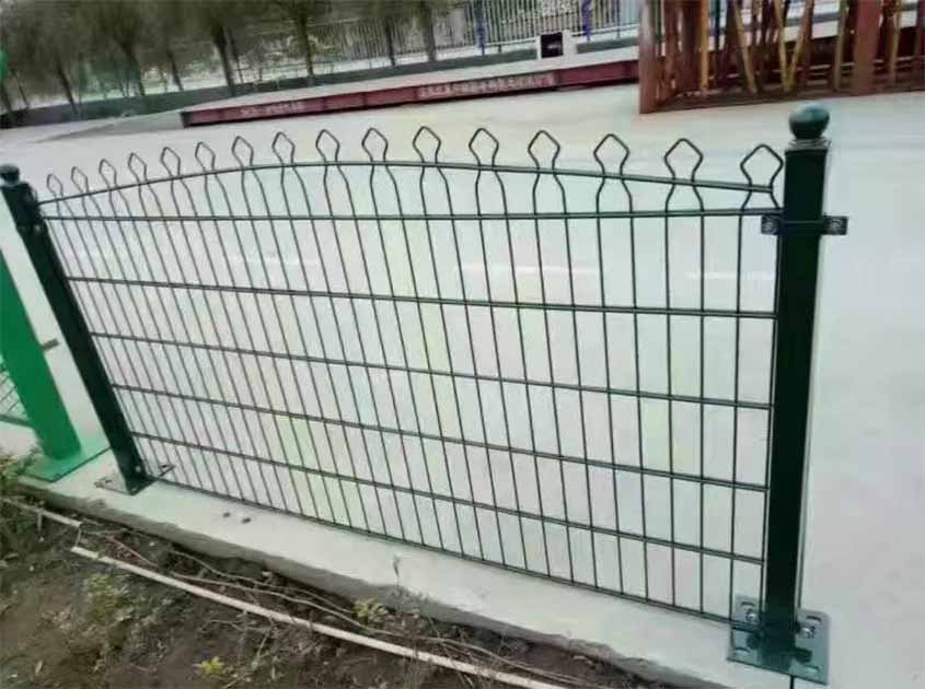 Protecting Property and People: Pyramid Mesh Fence for Commercial and Residential Applications