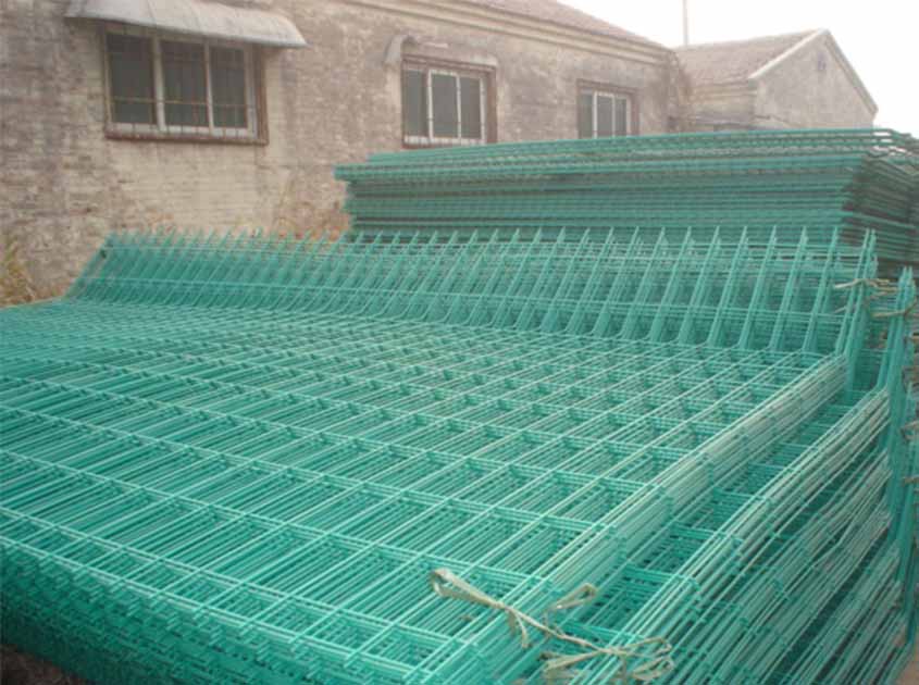 Enhanced Safety and Aesthetics: The Benefits of Welded Mesh Fences