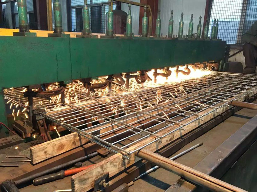 Double Wire Mesh Fence: Superior Protection with Double Wire Mesh Fence for Metal Manufacturing Sites