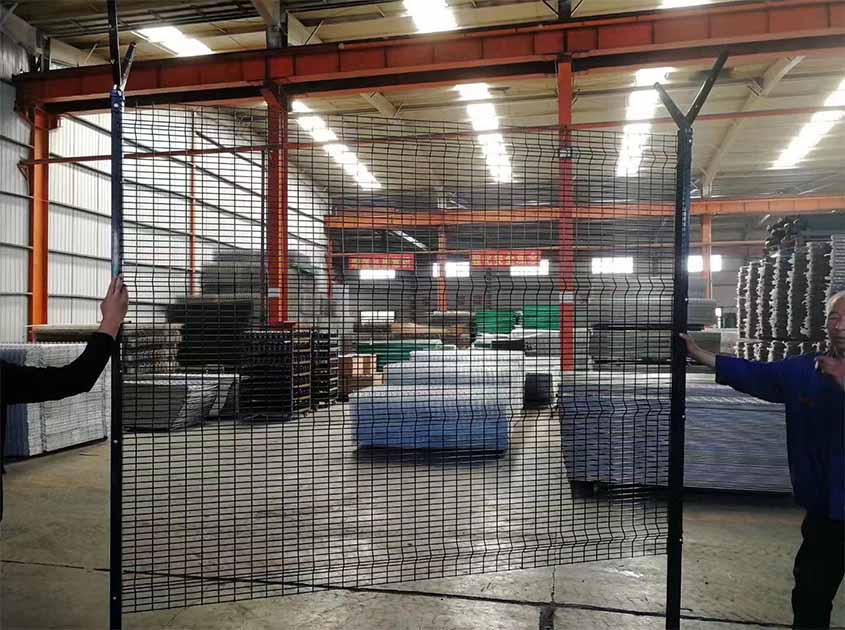 Welded Mesh Panel Fence: Durable and Flexible Perimeter Protection