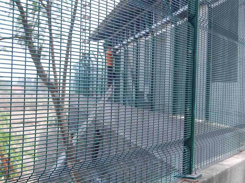 Use the 358 Fence to uncover the secrets of the Sturdy Shelter