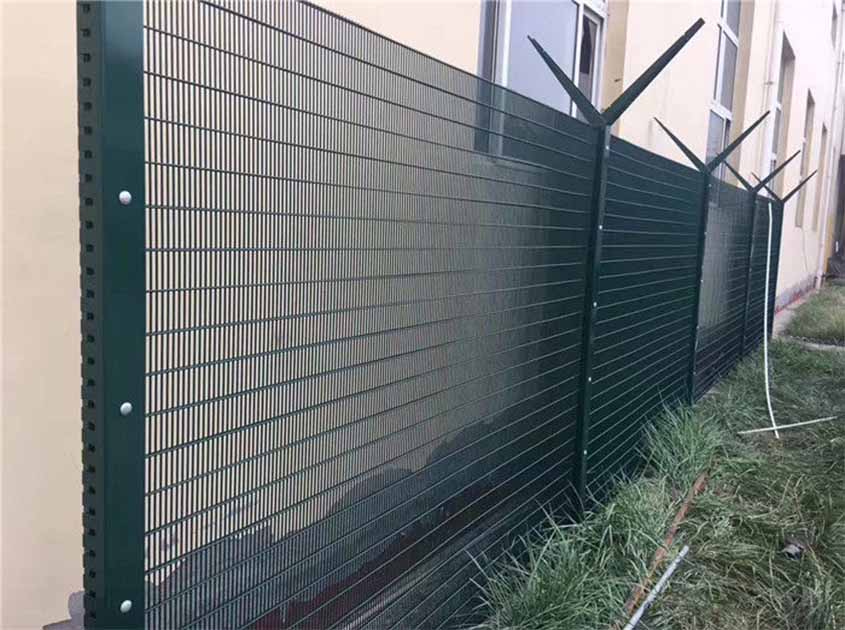 358 Fencing for Prisons and Correctional Facilities: Maximum Security and Durability