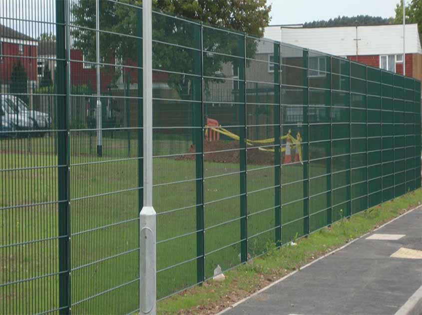 358 Fencing vs. Other Fencing Options: Which is the Best for Your Property?cid=5