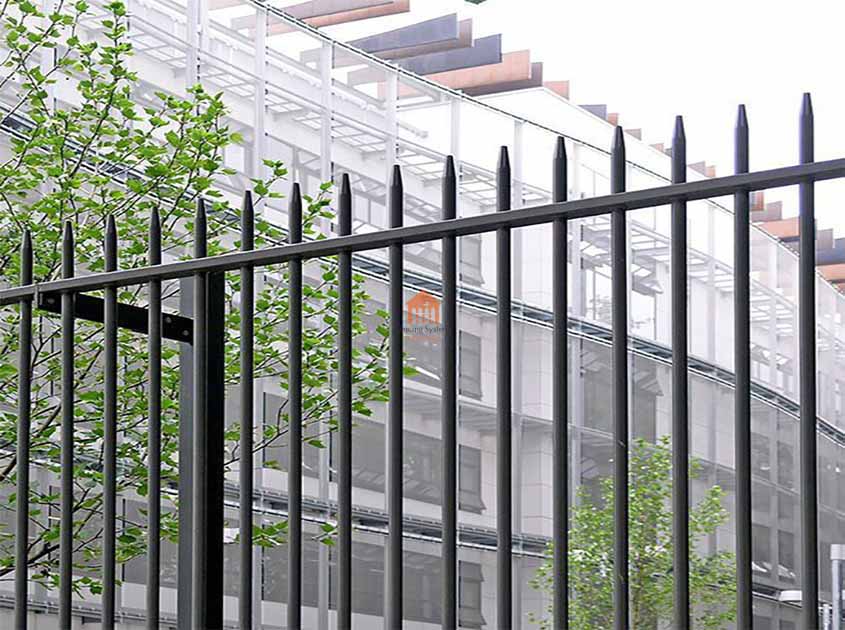Understanding the Construction and Materials of Pyramid Mesh Fence