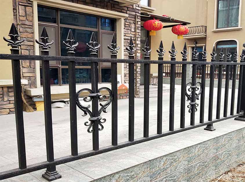 Protecting the Surrounding Area: The Advantages of a Pyramid Mesh fence