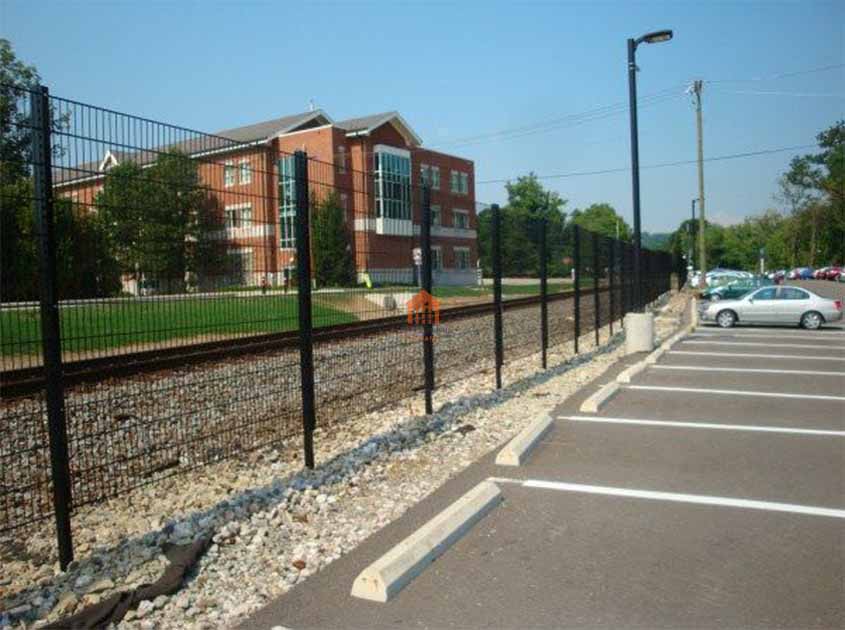 Double Wire Mesh fence: a symphony of strength and structure
