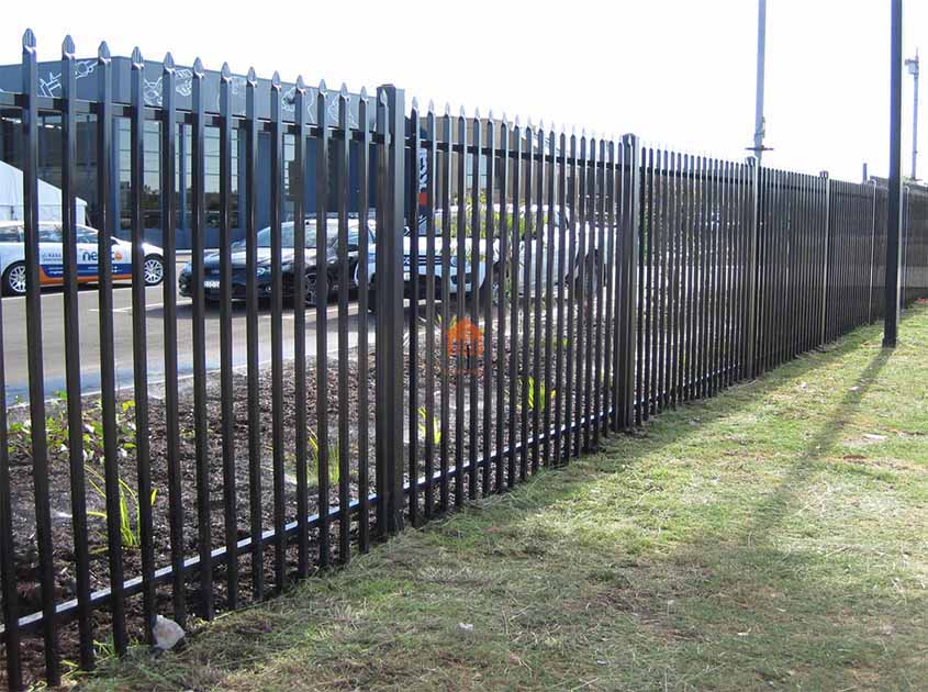 The Role of Pyramid Mesh fence in Zoo and Wildlife Park Enclosures