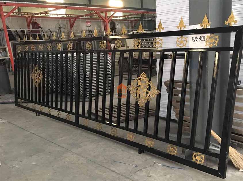 Maintenance Challenges of Pyramid Mesh fence - Solving Its Rust Dilemma