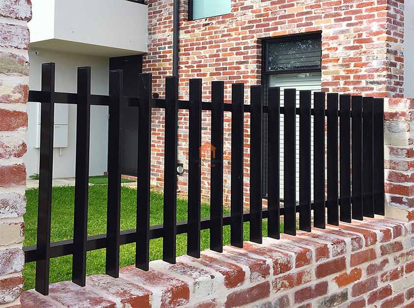 Maintenance Challenges of Pyramid Mesh fence - Solving Its Rust Dilemma