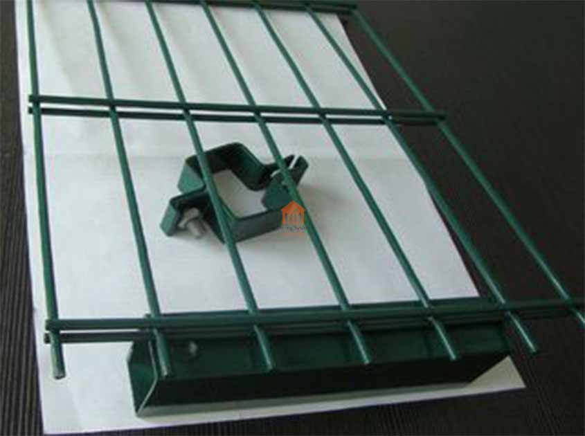 Stainless Steel vs. Galvanized Double Wire Mesh Fence - Material Comparison