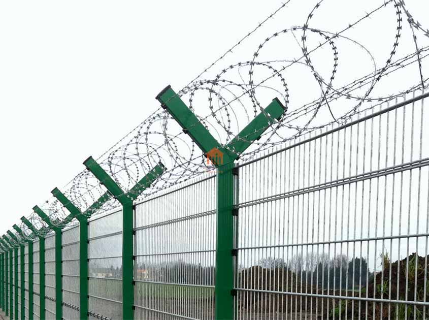Stainless Steel vs. Galvanized Double Wire Mesh Fence - Material Comparison
