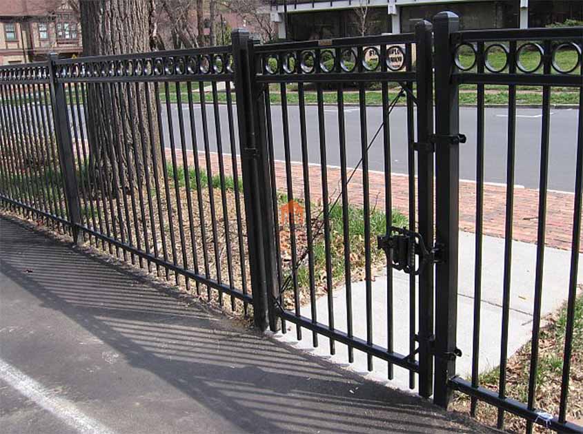 Creating Eye-Catching Perimeters with Pyramid Mesh Fence Designs