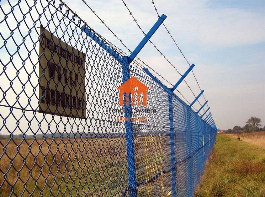 The Pros and Cons of Different Types of Airport fence Materials