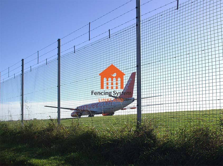 Airport fence: How It Helps Control Debris and FOD on Runways and Taxiways