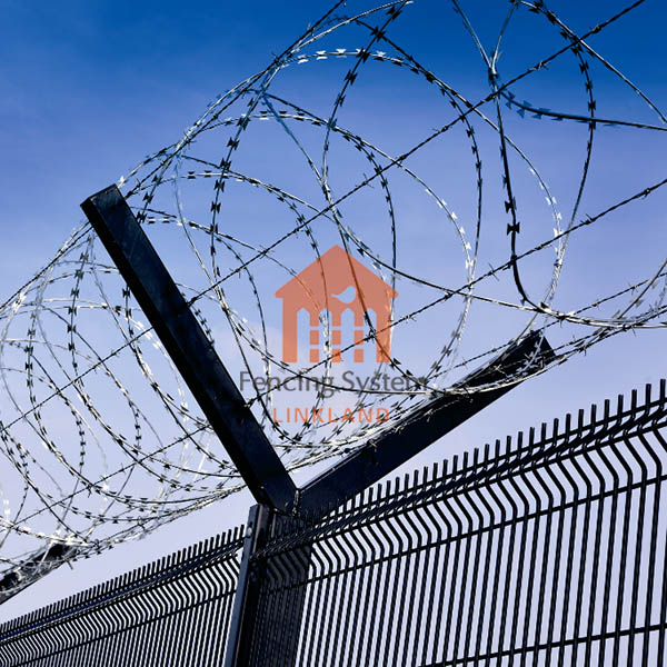 Airport fence: How It Helps Control Debris and FOD on Runways and Taxiways