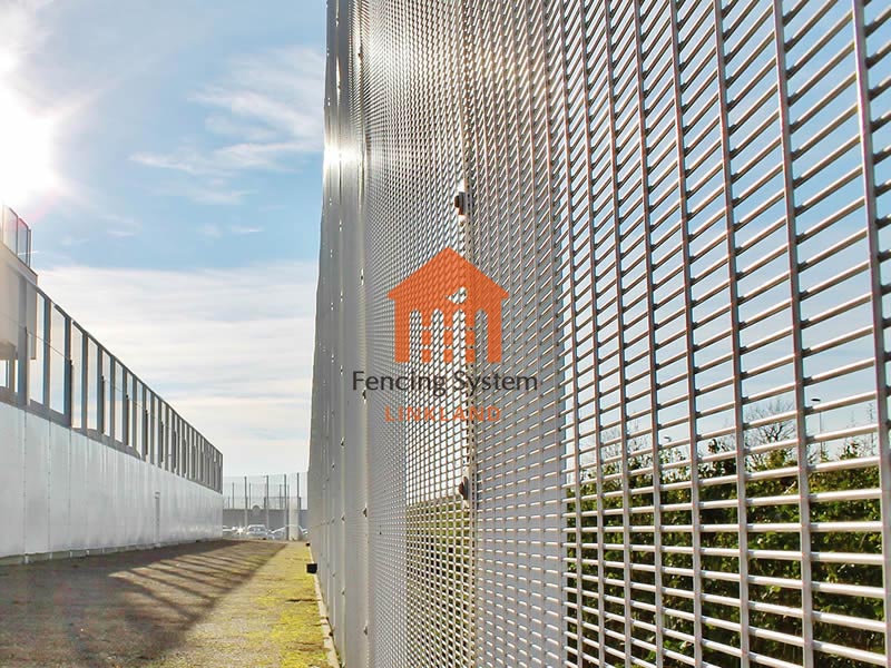 The Science of anti-climb fence: Psychological Deterrence and Intruder Behavior