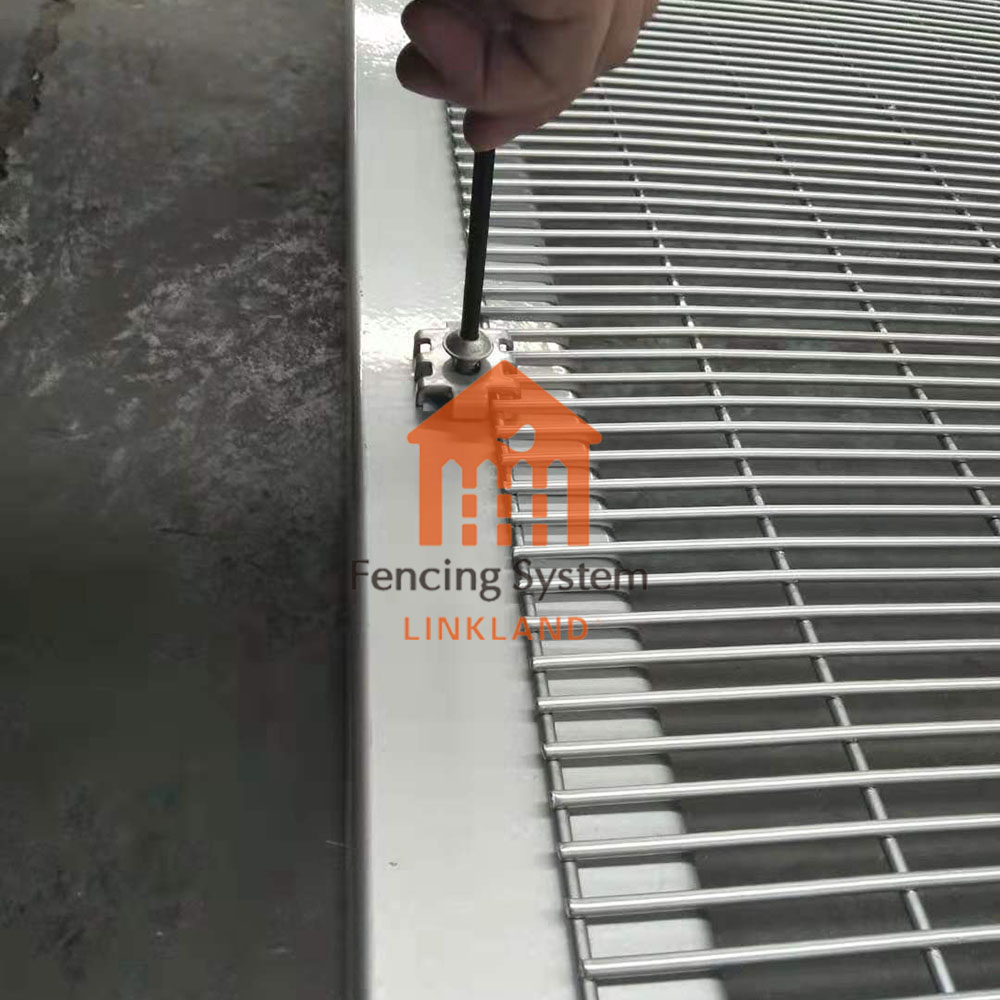 The anti-climb fence: Understanding the Components