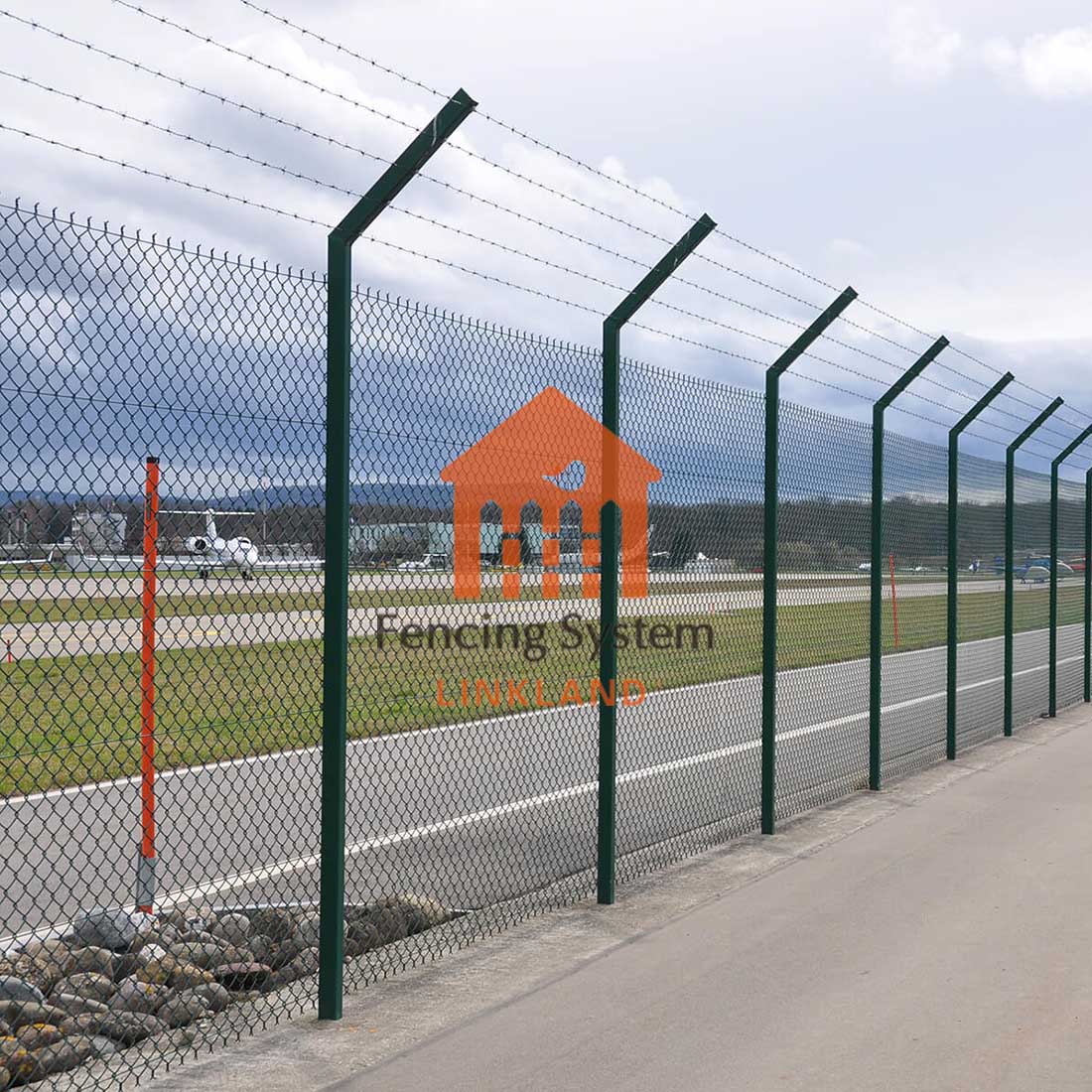 Airport Fence: A Love-Hate Relationship