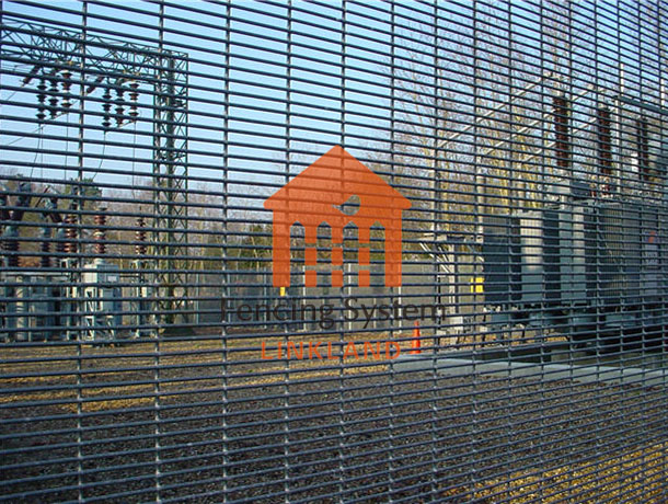 anti-climb fence coating: corrosion and weather resistance