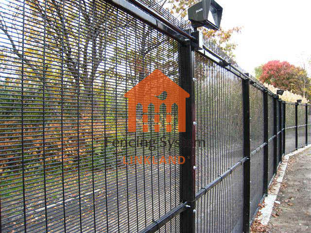 anti-climb fence coating: corrosion and weather resistance