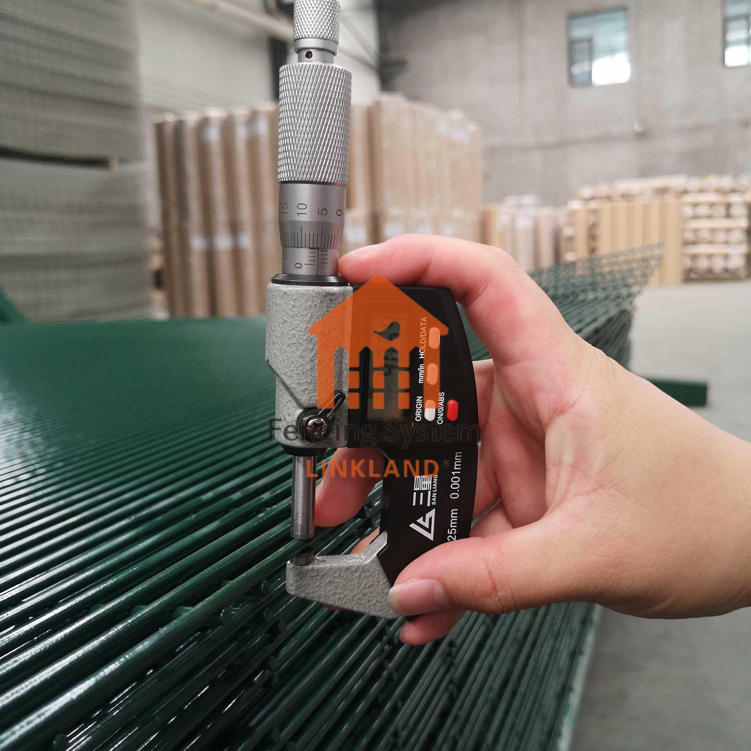 anti-climb fence Material: Durability