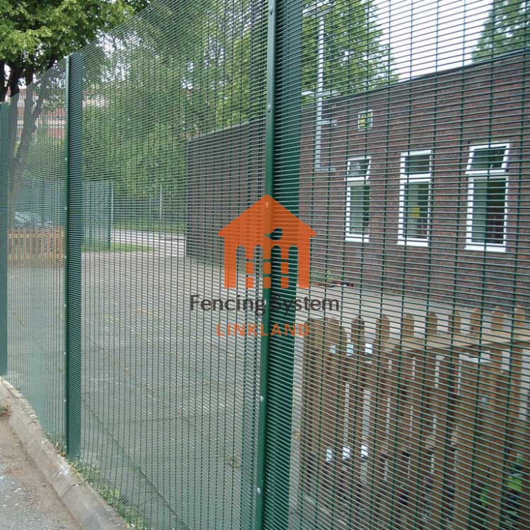 Testing of anti-climb fence Systems - Performance