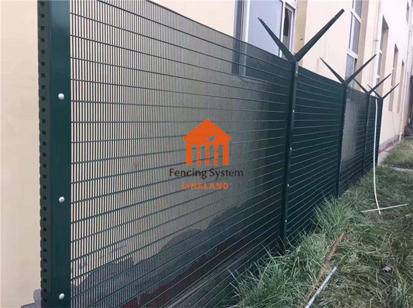 Testing of anti-climb fence Systems - Performance