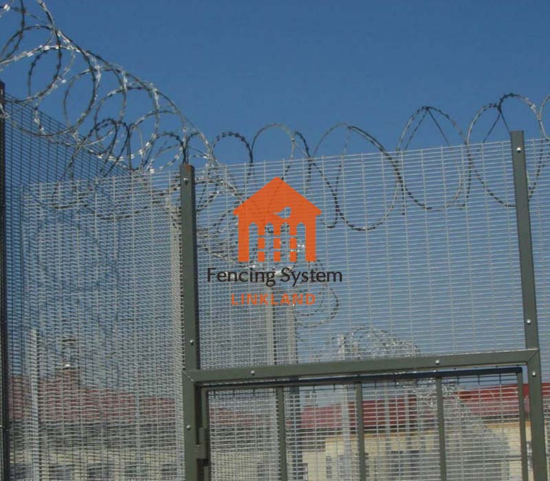 Choosing the Right Airport fence: Key Considerations for Optimal Protection