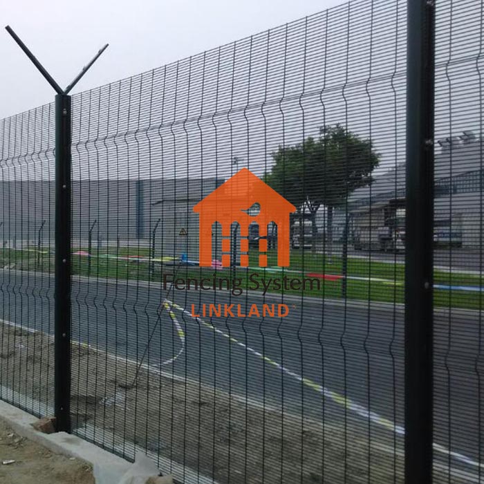 Wildlife Management in Airport fence: Balancing Protection and Safety