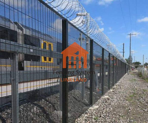 Enhancing Airport Security: The Role of Advanced Airport fence Systems