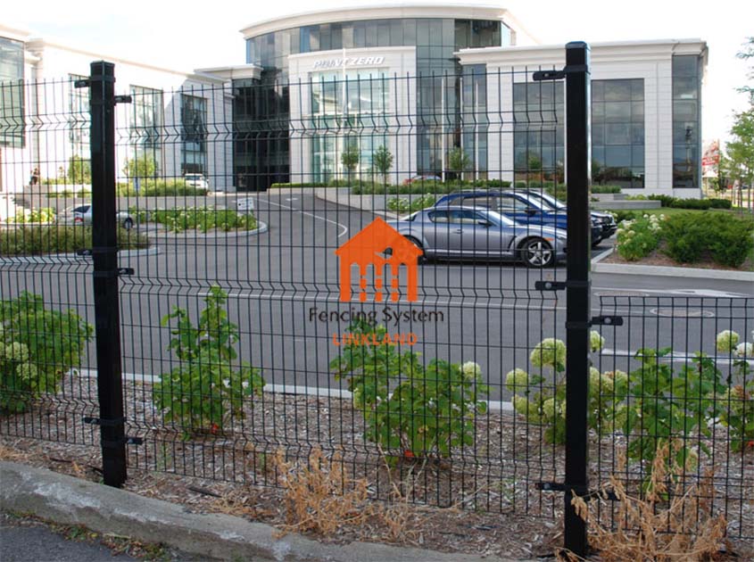 Enhancing Privacy in Residential Communities: The Role of 3D Fence