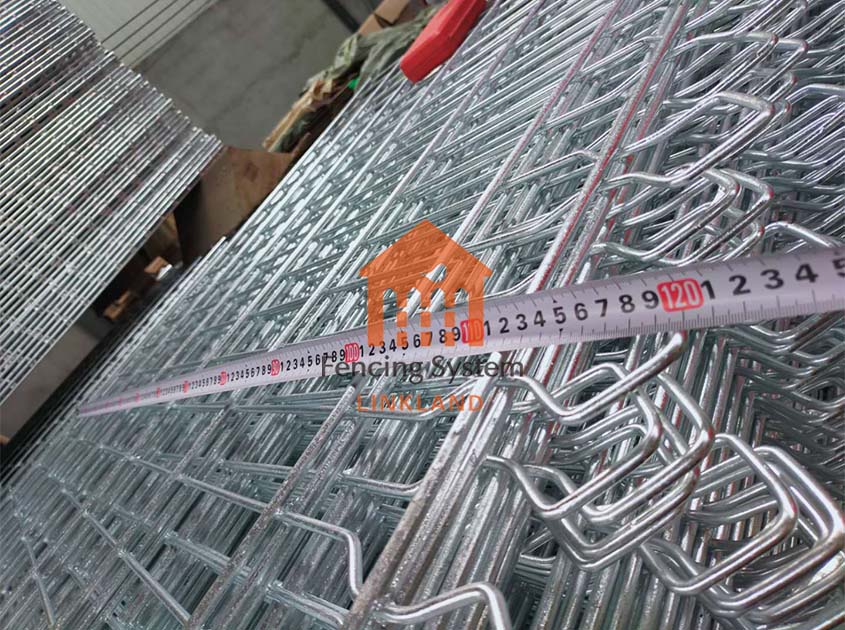Discuss the effect of double wire mesh fence on noise reduction in urban areas