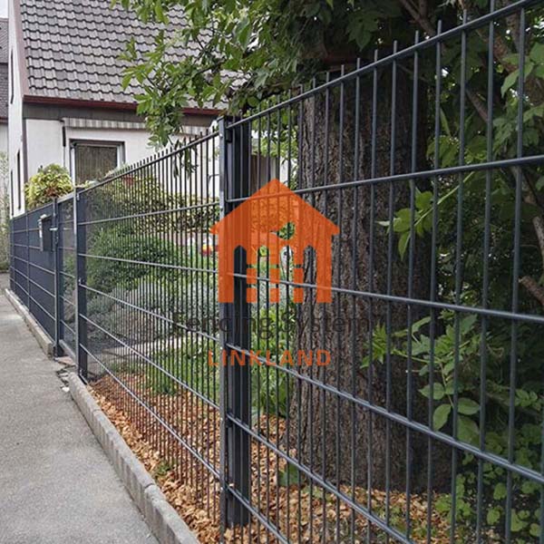 Production and processing of Double wire mesh fence