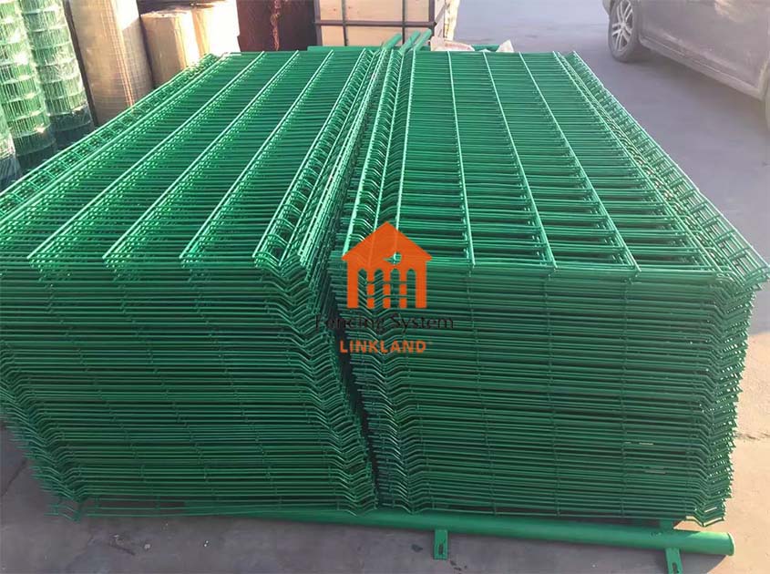 Designing Welded mesh fence Systems for Historical Landmarks and Heritage Sites