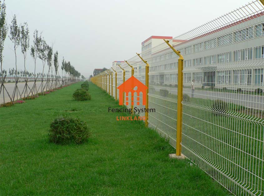 Welded mesh fence for Residential Gardens: Combining Security and Elegance